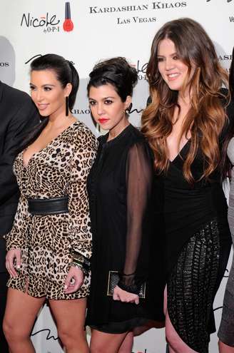 As irmãs Kim, Khloe e Kourtney Kardashian terão uma linha de maquiagem ainda este ano