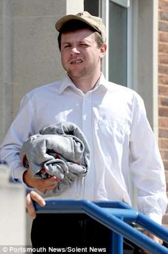 nthony Stallard, 24 anos, foi visto balançando os braços e sussurrando algo como Wooooh"