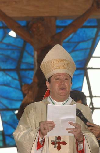Foto de 2004 mostra Dom João Braz de Aviz tomando posse como arcebispo de Brasília