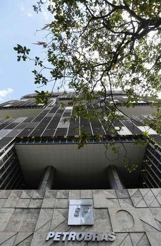 <p>Petrobras enfrenta dificuldadaes com as investigações de corrupção</p>