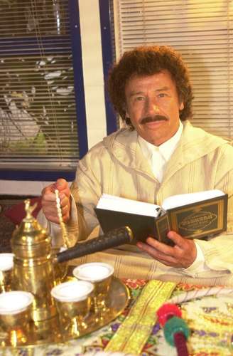 Stênio Garcia como o Tio Ali de 'O Clone'