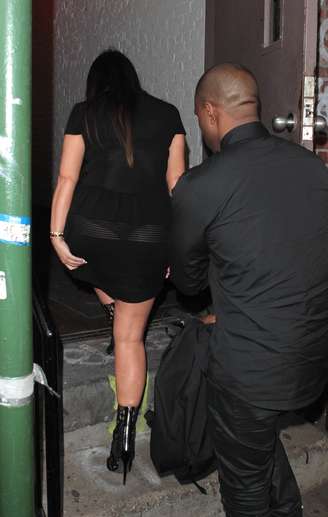 Kim Kardashian e Kanye West foram vistos em um prédio de escritórios, na última quarta-feira (25), em Nova York