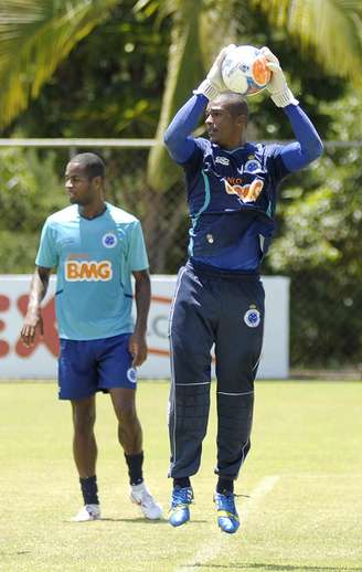 Terceiro goleiro do Cruzeiro, Elisson pode ser anunciado no Coritiba ainda nesta quinta-feira (17)