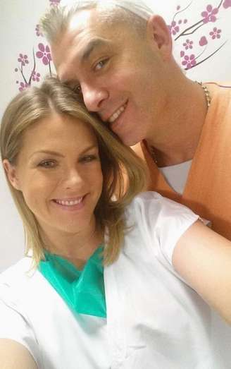 Ana Hickmann publicou uma foto ao lado do marido antes do nascimento do filho