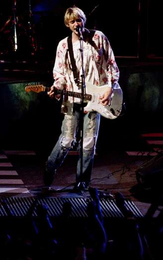 Kurt Cobain em apresentação pelo Nirvana em Los Angeles