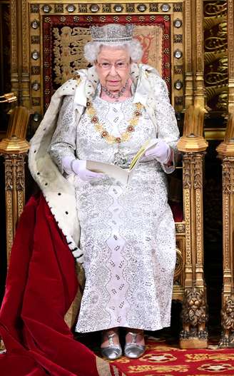 Rainha Elizabeth  durante cerimônia de abertura do Parlamento no Palácio de Westminster, em Londres 14/10/2019 Paul Edwards/Pool via REUTERS