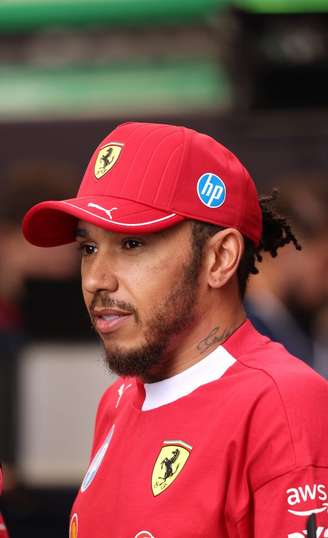 Lewis Hamilton é flagrado ao lado de Kim Kardashian em clima de romance em praia dos EUA