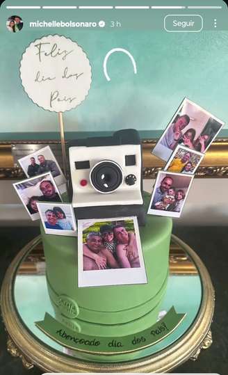 A ex-primeira-dama publicou foto de um bolo em homenagem ao Dia dos Pais. Fotos de Bolsonaro ao lado dos filhos decoram o bolo