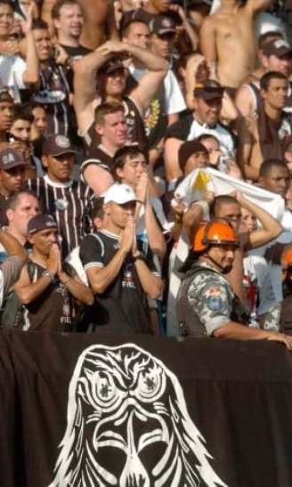 Torcida do Corinthians em 2007 (Foto: Ricardo Rimoli/Lancepress!)