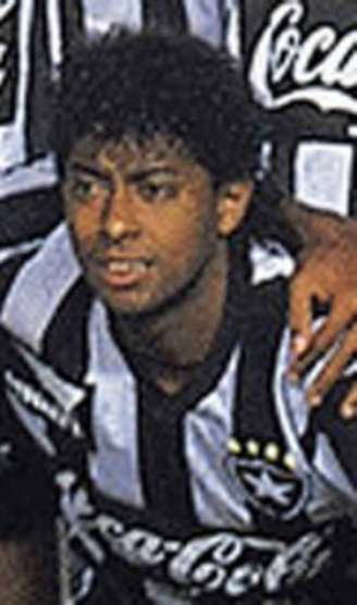 Carlos Alberto Dias esteve em campo no título Carioca do Botafogo em 1990 (Foto: Reprodução)