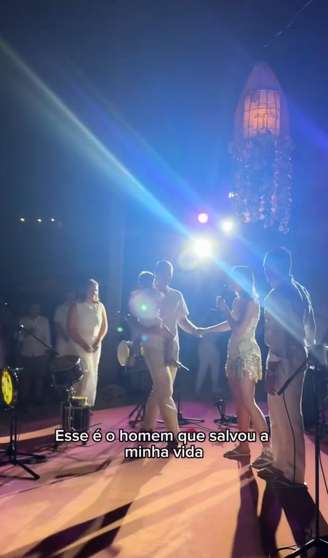 Fabiana Justus revela seu doador de medula a convidados de festa em vídeo