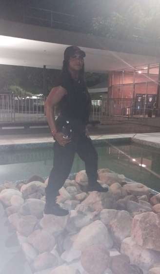 Acostumada a virar noites para trabalhar, Índia vira e mexe posterga descanso para pegar mais serviços