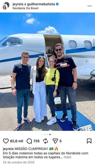 O deputado federal Nikolas Ferreira (PL-MG); a influenciadora Jey Reis; Mariel Batista e o marido, o pastor Guilherme Batista, da Lagoinha, em frente ao Embraer 505 Phenom 300 de Daniel Vorcaro