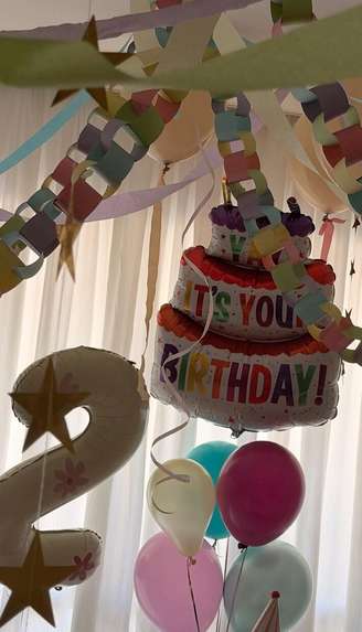 Amanda Kimberlly celebra 2 anos de Helena, filha com Neymar