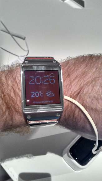 Samsung Galaxy Gear é o relógio inteligente que conecta-se à internet, permite fazer fotos, vídeos e ligações