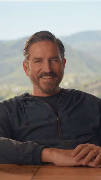 Jim Caviezel será Jair Bolsonaro em filme sobre o ex-presidente