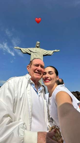 Renato Aragão e a filha Lívian Aragão subiram o Cristo Redentor