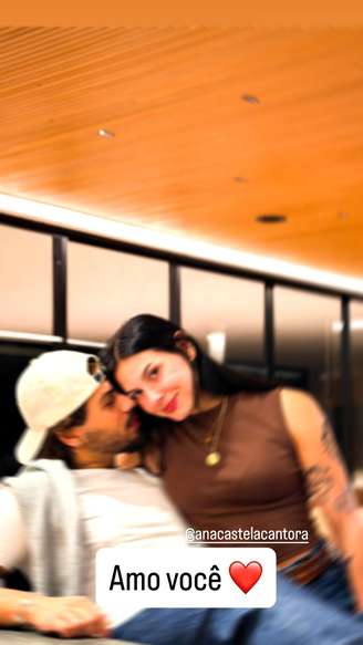 Zé Felipe e Ana Castela posam juntos 