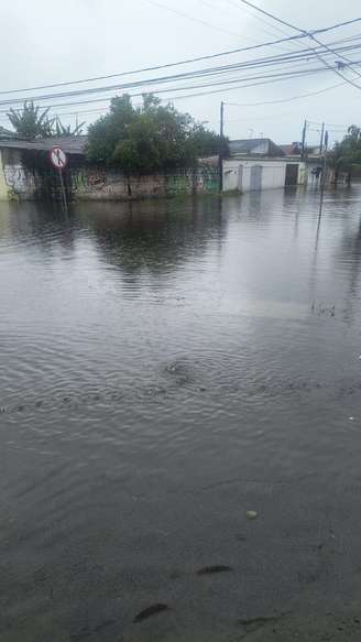 Alagamento em Mongaguá, na Baixada Santista, em São Paulo, em 4 de janeiro de 2026.