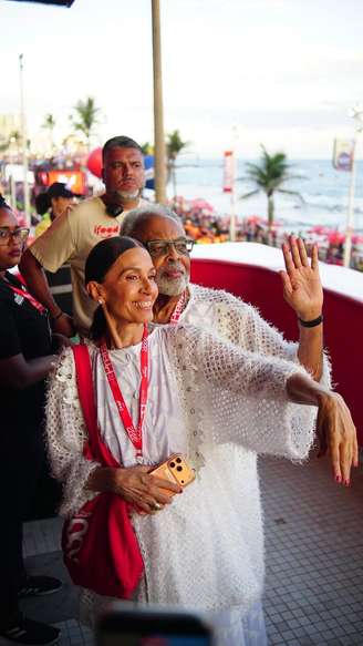 Gilberto Gil se emociona com homenagem a Preta Gil em camarote a Salvador.