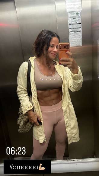 Photo by Viviane Araujo on June 02, 2026. May be a selfie of one or more people, people smiling, activewear, top and text.