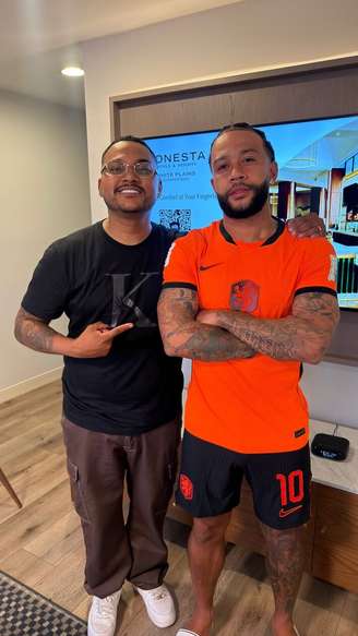 Barbeiro do Corinthians foi levado por Memphis para concentração da Holanda