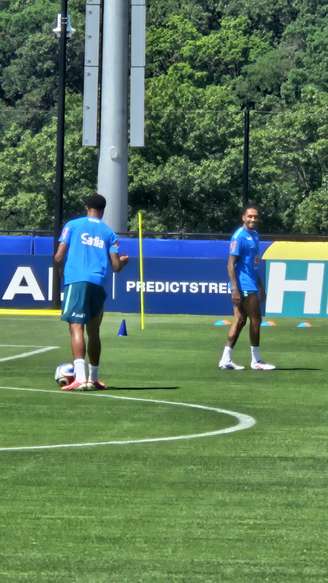 Apesar da boa notícia, Raphinha ainda não deve voltar ao time titular no jogo deste domingo