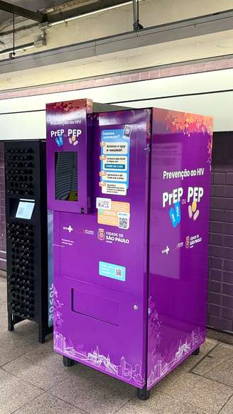 Máquina de retirada de PrEP e PEP na estação Consolação do metrô de São Paulo