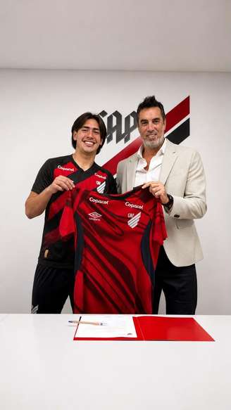 Nicolas Azambuja ao lado de Marco Vanzini 