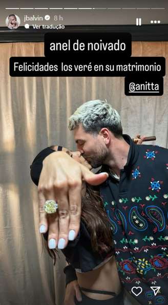 J Balvin publicou diversas fotos da cantora Anitta em seu Instagram em 9 de agosto de 2025; entre elas, algumas em que aparece com o que chamou de 'anel de noivado'