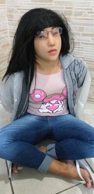 Preso Clauvino da Silva disfarçado de mulher após ser pego ao tentar escapar de presídio no Rio de Janeiro 
03/05/2019
Secretaria de Estado de Administração Penitenciária/via Reuters