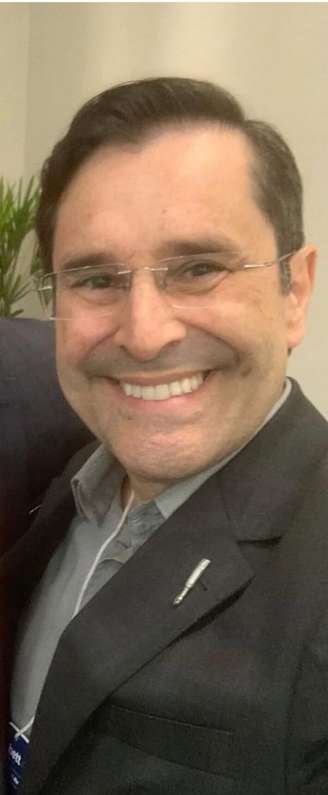 Bob Floriano, jornalista e locutor, morreu aos 64 anos.