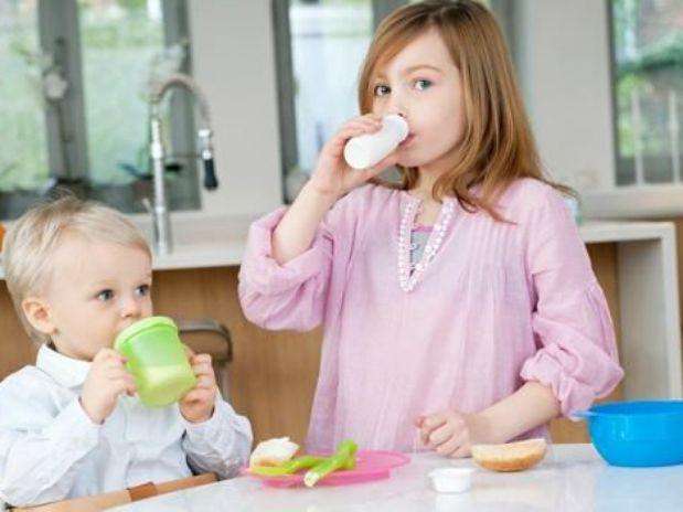 ¿Cuántos vasos de leche deben tomar los niños? Foto: Difusión