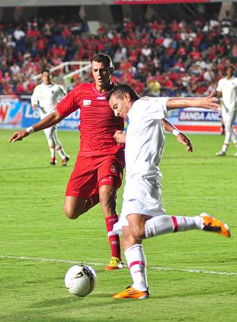 El equipo visitante no tuvo reacción, le costó crear jugadas de gol y prefirió evitar una goleada. Foto: Terra